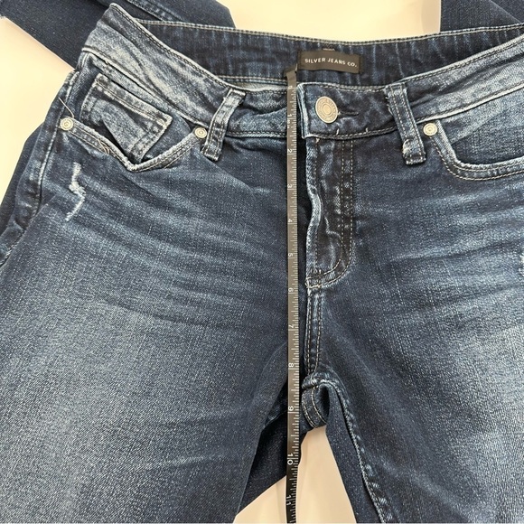SILVER Jeans Co Women’s Suki Slim Light Distressing Slight Raw Hem Slant W26/L31 - Picture 13 of 15